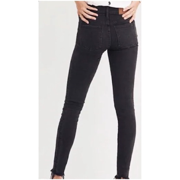 Madewell Jeans Women's Black Skinny buttonfly  with frayed edges Size 27 - Picture 2 of 8